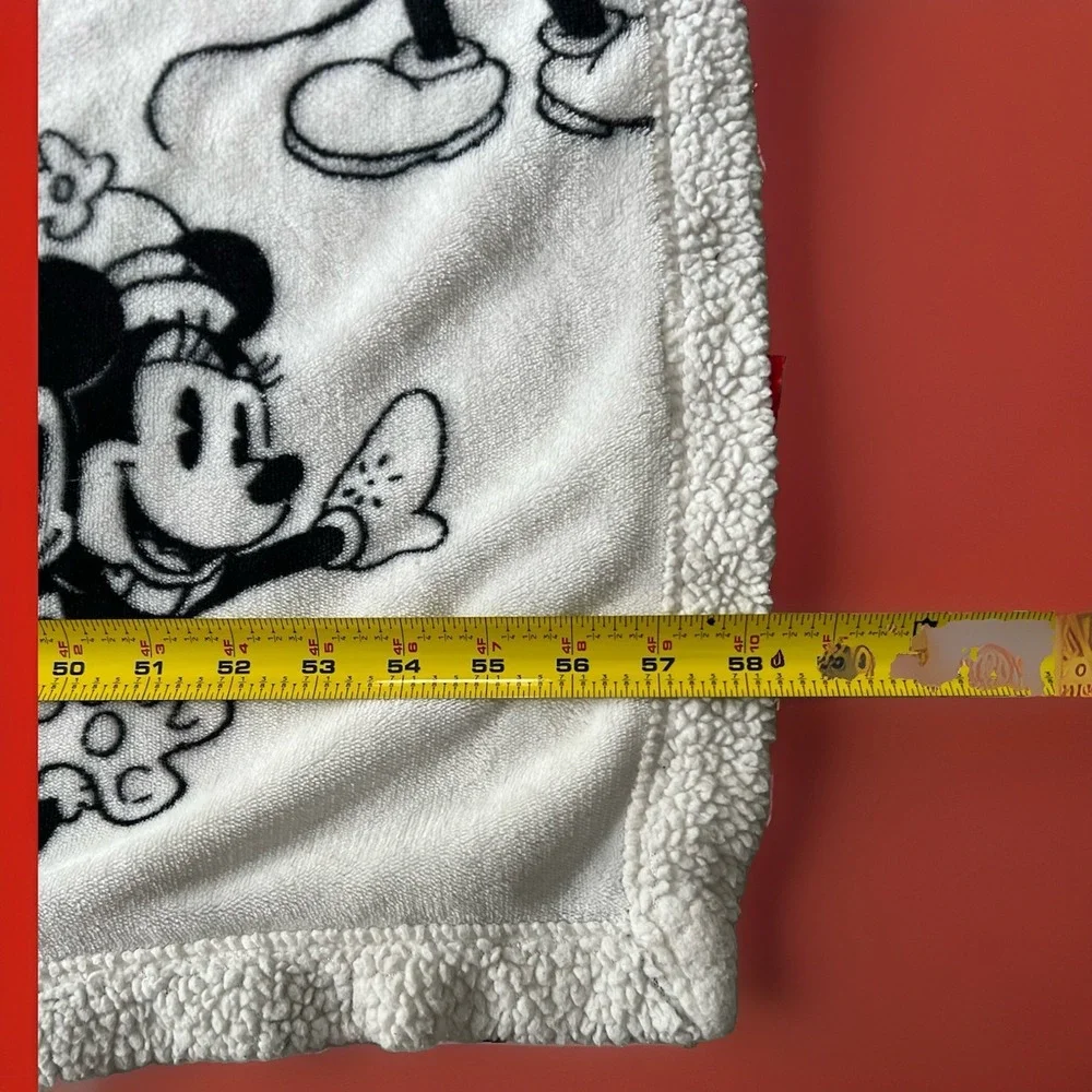 Disney Mickey Minnie Christmas Oversized Sherpa Throw Blanket 58x86 Ice Skating